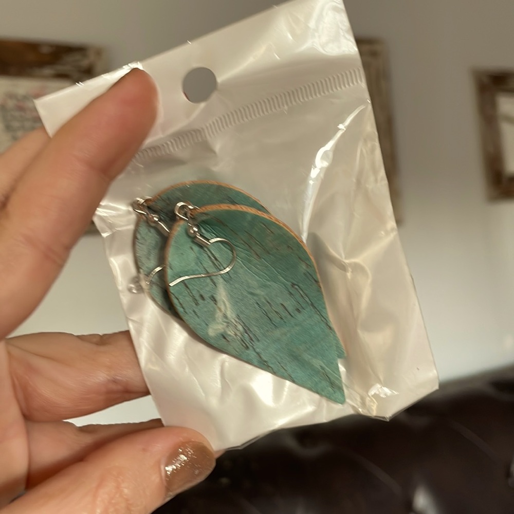 Turquoise cork leaf shape earrings